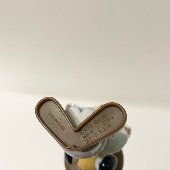 Vintage Snoopy World Tour Venezuela with Maracas Figure - Picture 9 of 10